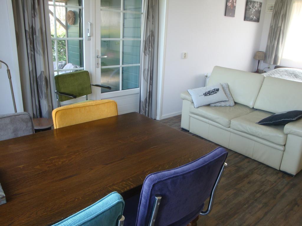 Bed And Breakfast De Zwanebloem Elburg Δωμάτιο φωτογραφία